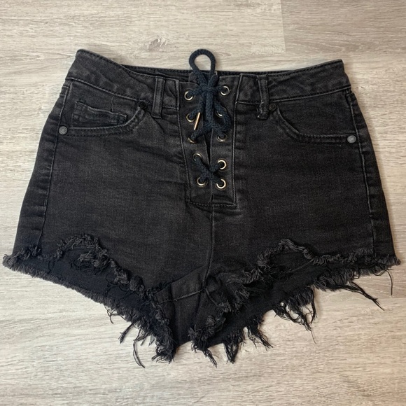 refuge Pants - Black Tie-Up Shorts